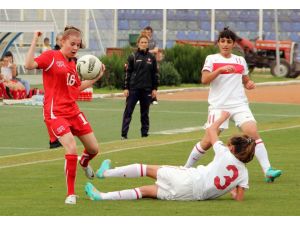 U17 Kız Milli Futbol Takımı, Özel Maçta İsviçreye 2-0 Yenildi