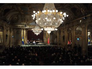 Cumhurbaşkanı Gül, İsveçte Pekinel Kardeşlerin Konserini İzledi