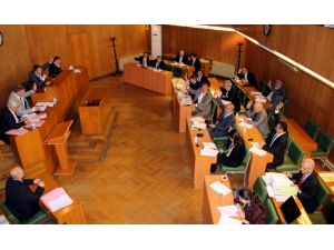 Orhan Gencebayın Adı Caddeye Verildi