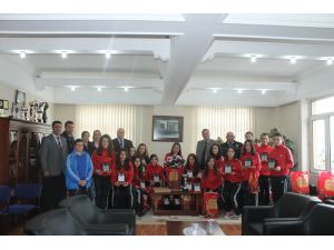 Akyıldız, Polisgücü’nün Sultanlarına Plaket Verdi