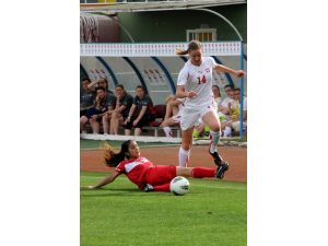 U17 Kız Milli Futbol Takımı, Özel Maçta İsviçreye 2-1 Yenildi