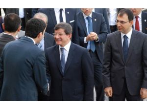 Bakan Davutoğlu, Diyarbakır Valiliği’ni Ziyaret Etti