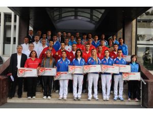 İzmir Büyükşehir Belediyesi Spor Kulübü Türkiye İkincisi Oldu