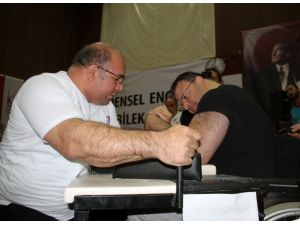 Bedensel Engelliler Bileklerini Konuşturdu