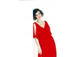 Anjelika Akbar’dan ‘bendir’, ‘aşk’ Ve ‘cemre’ Sürprizi