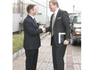 Ab Komisyonu Genişlemeden Sorumlu Üyesi Füle: Kosova Ve Sırbistan Yükümlülüklerini Yerine Getirmek Üzere