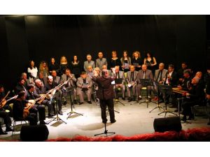 Yaşlılar Korosu’ndan Gençlere Konser