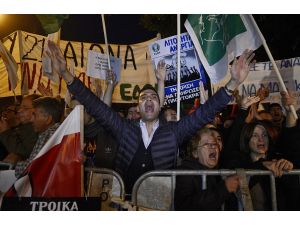 Rum Parlamentosu Kurtarma Paketini Reddetti