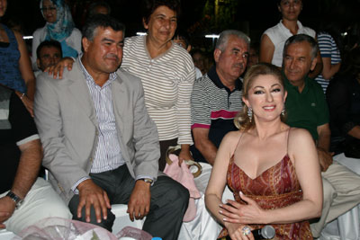 Muazzez Ersoy Ölüdeniz’i fethetti