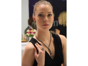 Servet Değerindeki Mücevherler Göz Kamaştırıyor