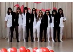 İllüzyona Benzeyen Dans Gösterisi İzleyenleri Büyüledi