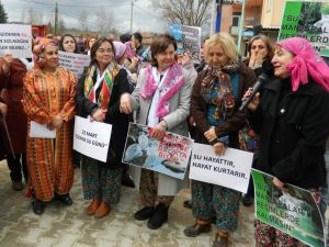 Kadın Vekiller Köylü Kıyafeti Giyerek Dünya Su Gününü Kutladı