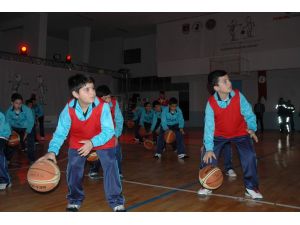Çocuklar, Basketbolla Hayata Tutunacak