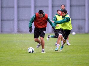 Bursaspor Yağmur Altında Çalıştı