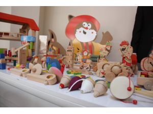 Sanal Oyunlara Karşı Psikolog Eşliğinde Oyuncak Üretiyor