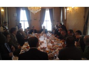 Ak Parti Gümüşhane Milletvekili Üstün Konuklarını Kahvaltıda Ağırladı