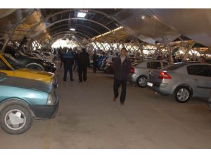 İkinci El Otomobilde Yaprak Kımıldamıyor