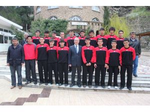 Afyonkarahisar’ın Dinar U 17’leri Türkiye Şampiyonasına Katılıyor