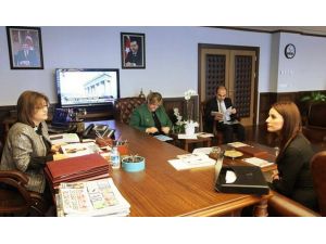 Esra Eroldan Bakan Şahine Ziyaret