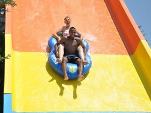 Kuşadası’nda Yaz Sıcağı Keyfe Dönüştü