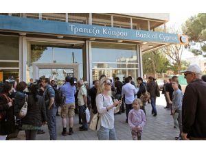 Güney Kıbrıs’ta Bankalar Açıldı