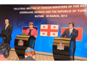 Davutoğlu: Ahıska Türklerinin Dönüşüyle İlgili Gürcistanla Yakın Çalışma İçindeyiz