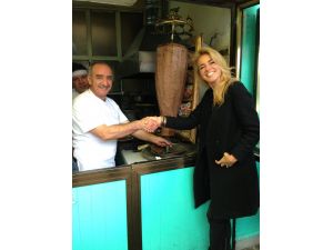 Ünlüler Bursa Kebabına Akın Etti