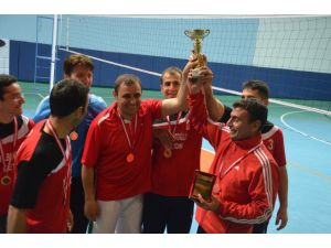 Tosya’da Voleybol Turnuvasına, Asılsız Yangın İhbarı Ve Çıkan Kavga Damgasını Vurdu