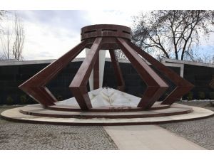 Azeri Tarihçi Memmedov: Ermeniler Ateşli Silah Kullanmadan Katliam Yaptılar