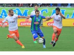 Çaykur Rizespor-adanaspor Maçının İlk Yarısı Golsüz Sona Erdi