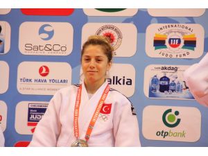 Sümeyye’den Bronz