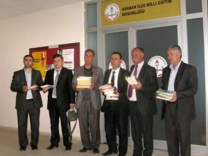 İlkokul Öğrencilerine Kitap Hediye Edildi