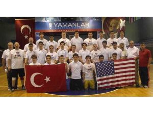Amerikalı Güreşçiler İzmir’de Kamp’ta