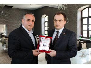 Mamuşa Belediyesi’nden Matlı’ya Teşekkür Plaketi