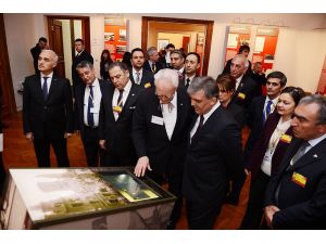 Cumhurbaşkanı Abdullah Gül, Letonya İşgal Müzesi’ni Gezdi