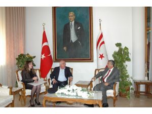 Arslan Mengüç, “ben Tremeşeli Mehmet Ali” Adlı Kitabını Kktc Meclis Başkanı’da Takdim Etti