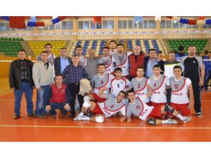 Kula Belediyespor Erkek Voleybol Takımı 2. Lige Çıktı