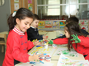 ÇOCUKLARIMIZI GELECEĞE HAZIRLIYOR