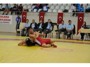 Üniversiteler Türkiye Güreş Şampiyonası Başladı