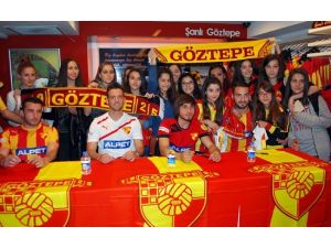 Göztepeli Oyuncular Taraftarlarla Buluştu
