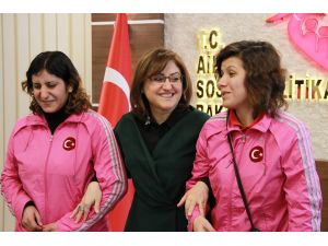 Engelli Haltercilerden Bakan Şahine Ziyaret