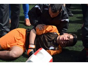 Maçta Rakibi İle Kaleci 30 Dakika Ambulans Bekledi