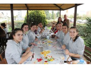 3. Lıgde Kalmayı Yemekle Kutladılar