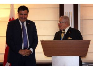 Bisikletten Düşerek Omzunu Kıran Gürcü Lider At Gibiyim Diyerek Sağlıklı Olduğu Mesajını Verdi