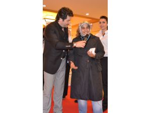 Eşini Umre Seyahati Kazandıklarına Bir Türlü İnandıramadı