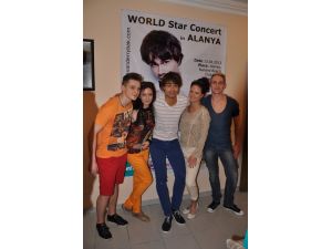 Ünlü Norveçli Şarkıcı Hadise Hayranı