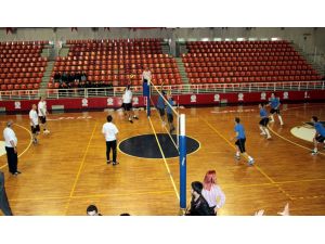 Polislerin Voleybol Maçı