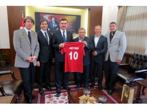 Şampiyon Erdekspor Yönetiminden Vali Turhana Ziyaret