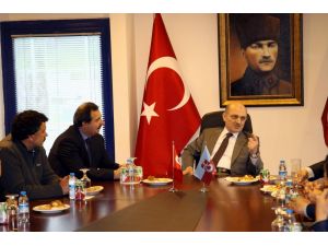 Bakan Bayraktardan Trabzonspora Moral Ziyareti