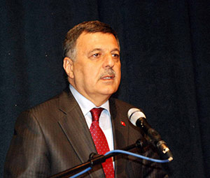 Pakdil: “Çözümsüzlük Çözüm Değildir”